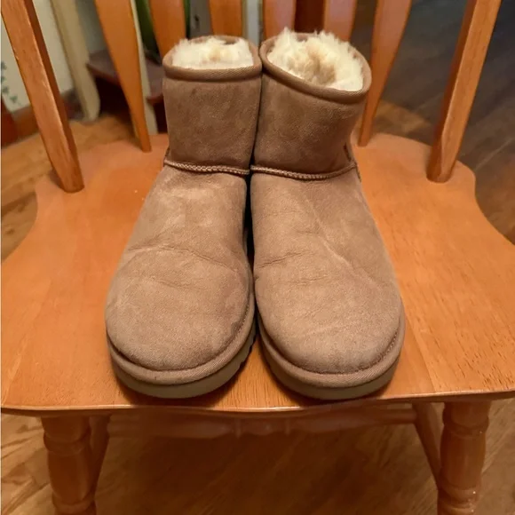 UGG Classic Mini